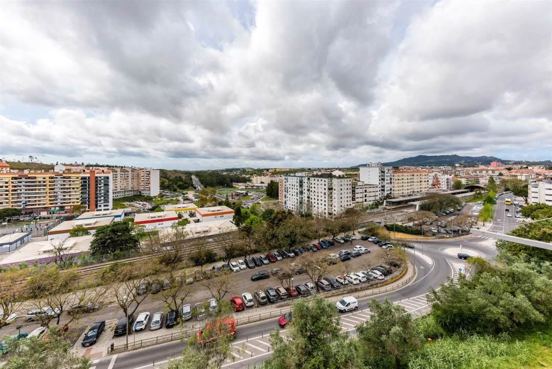Apartamento T2 para Venda em Rio de Mouro Foto 23