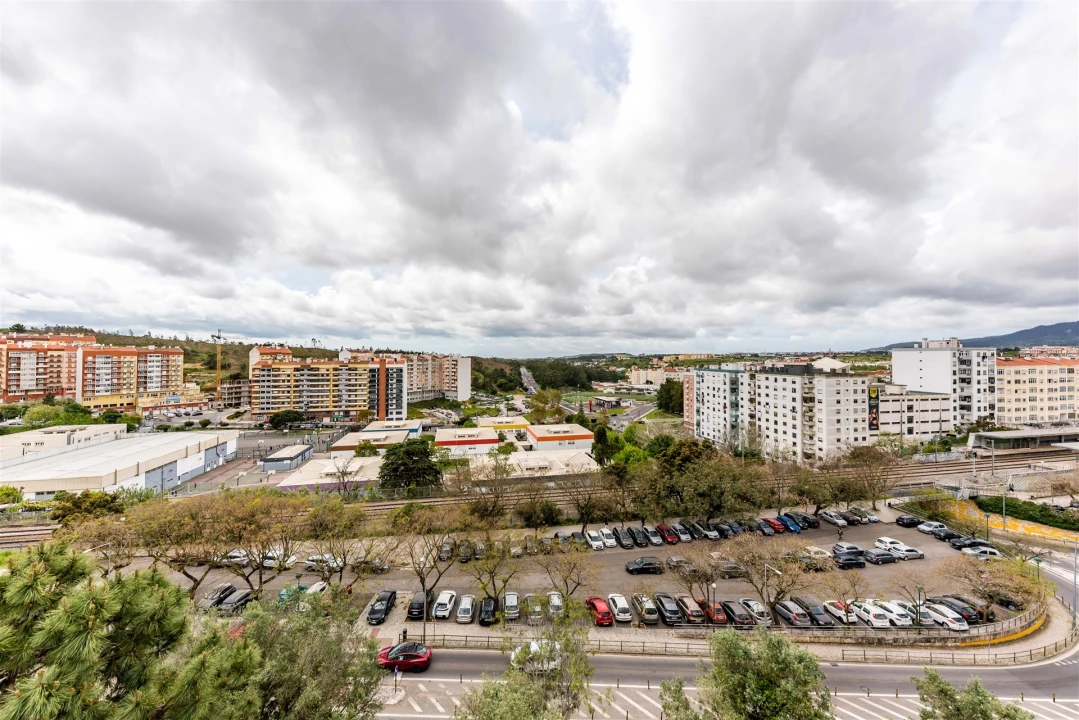 Apartamento T2 para Venda em Rio de Mouro Foto 24