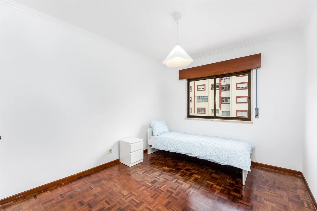 Apartamento T2 para Venda em Rio de Mouro Foto 10