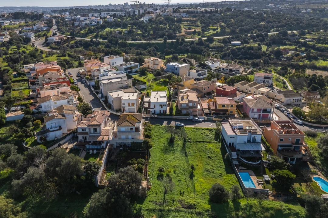 Terreno para Venda em Alvor Foto 1
