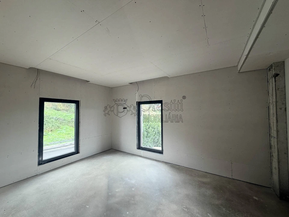 Apartamento T3 para Arrendamento em Moreira de Conegos Foto 9