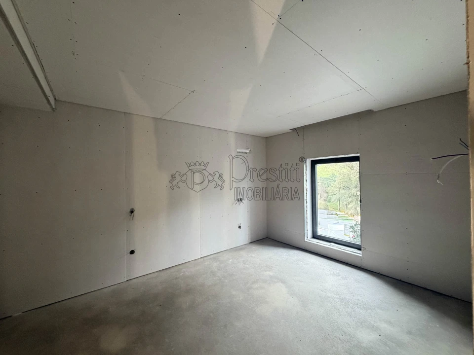 Apartamento T3 para Arrendamento em Moreira de Conegos Foto 11