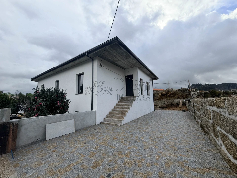 Apartamento T3 para Arrendamento em Moreira de Conegos Foto 1
