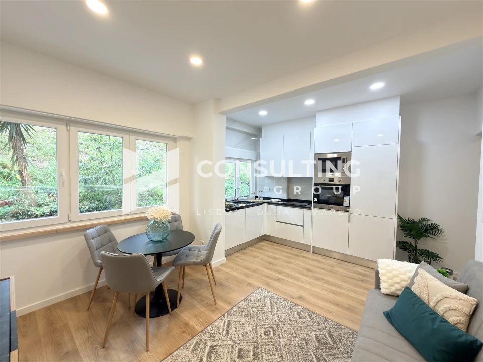 Apartamento T2 para Venda em Benfica Foto 1