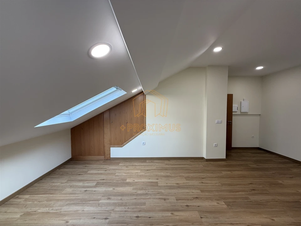 Moradia T4 para Venda em Buarcos Foto 8