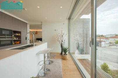 Apartamento T4 para Arrendamento em Glória e Vera Cruz
