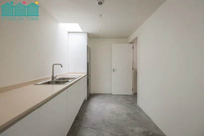 Apartamento T4 para Arrendamento em Glória e Vera Cruz