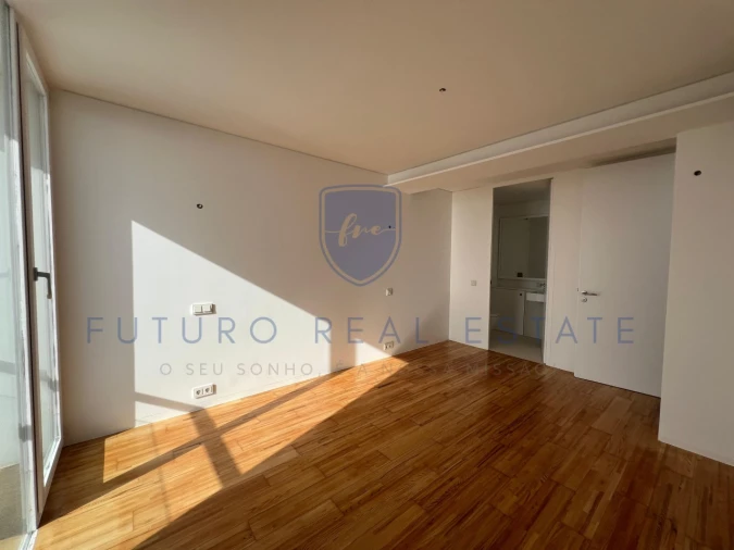 Moradia T4 para Venda em São Martinho Foto 24