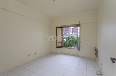 Apartamento T1 para Venda em Oeiras e São Julião da Barra, Paço de Arcos e Caxias
