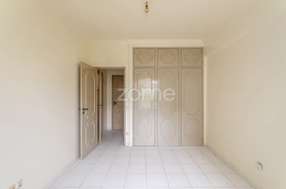 Apartamento T1 para Venda em Oeiras e São Julião da Barra, Paço de Arcos e Caxias