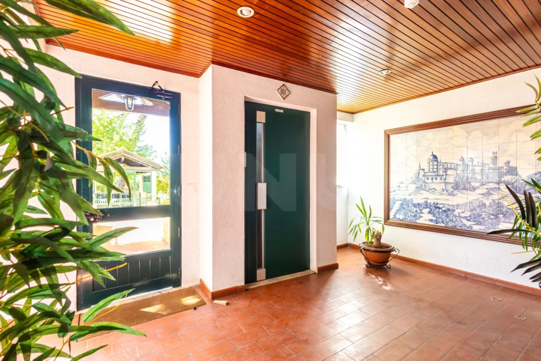 Apartamento T2 para Venda em Rio de Mouro Foto 32