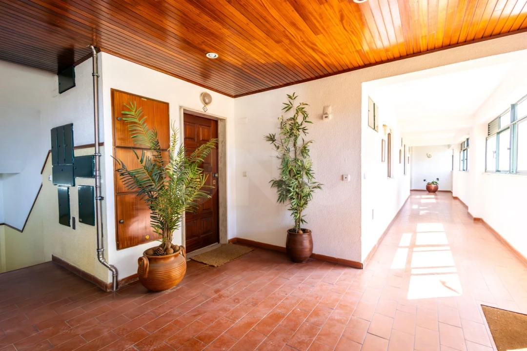 Apartamento T2 para Venda em Rio de Mouro Foto 33
