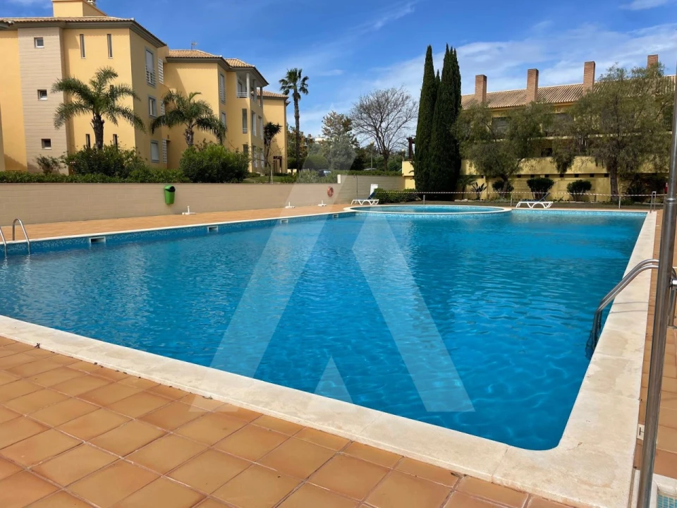 Apartamento T2 para Arrendamento em Quarteira Foto 4