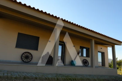 Quinta T6 para Venda em Ferro