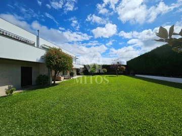 Moradia T3 para Venda em Vila Nova de Anha