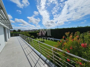 Moradia T3 para Venda em Vila Nova de Anha