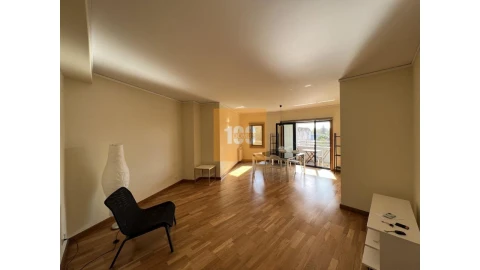 Apartamento T2 para Arrendamento em Lordelo do Ouro e Massarelos