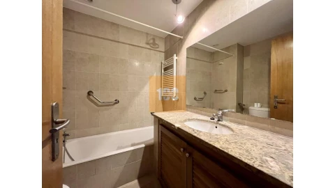 Apartamento T2 para Arrendamento em Lordelo do Ouro e Massarelos