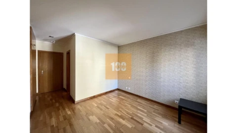 Apartamento T2 para Arrendamento em Lordelo do Ouro e Massarelos