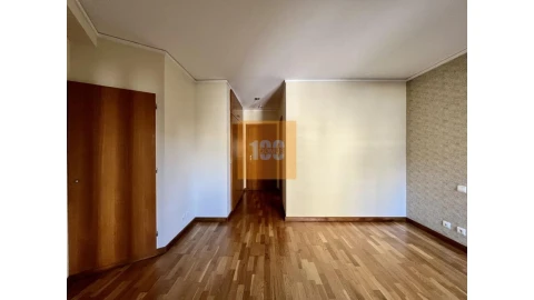 Apartamento T2 para Arrendamento em Lordelo do Ouro e Massarelos