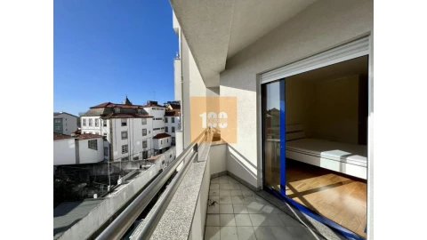 Apartamento T2 para Arrendamento em Lordelo do Ouro e Massarelos