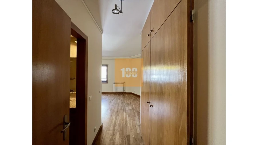 Apartamento T2 para Arrendamento em Lordelo do Ouro e Massarelos Foto 12