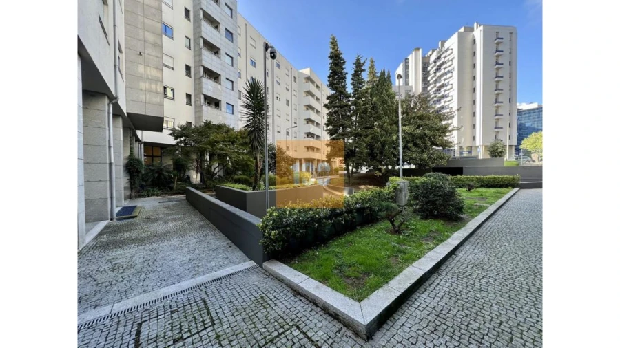 Apartamento T2 para Arrendamento em Lordelo do Ouro e Massarelos Foto 28