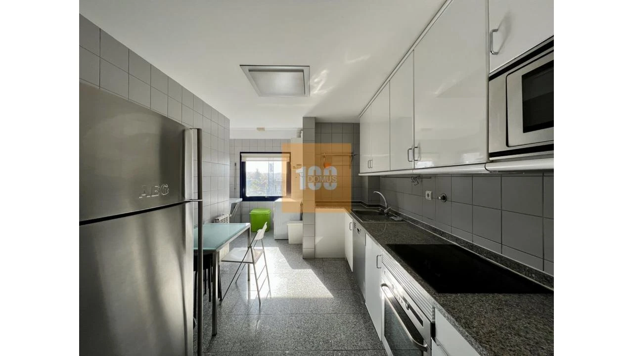 Apartamento T2 para Arrendamento em Lordelo do Ouro e Massarelos Foto 2