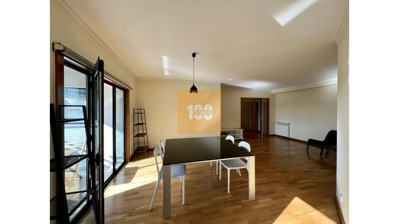 Apartamento T2 para Arrendamento em Lordelo do Ouro e Massarelos Foto 7