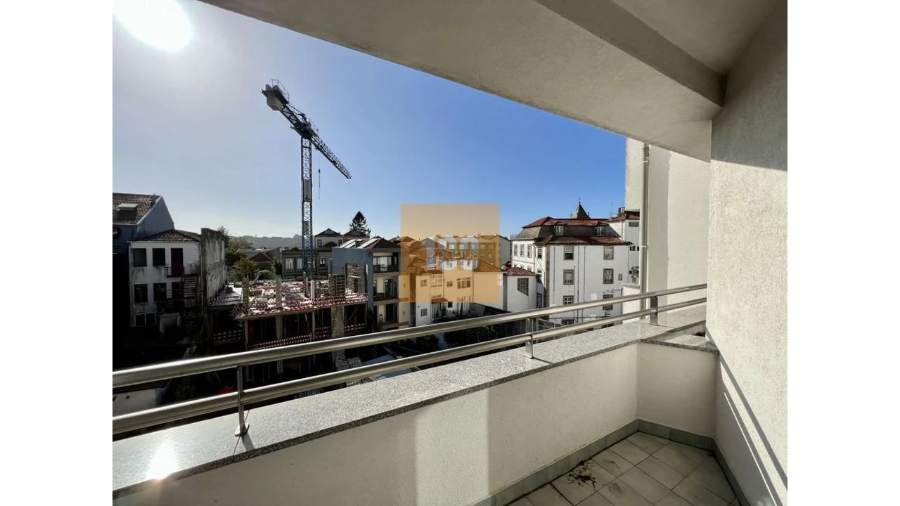Apartamento T2 para Arrendamento em Lordelo do Ouro e Massarelos Foto 25