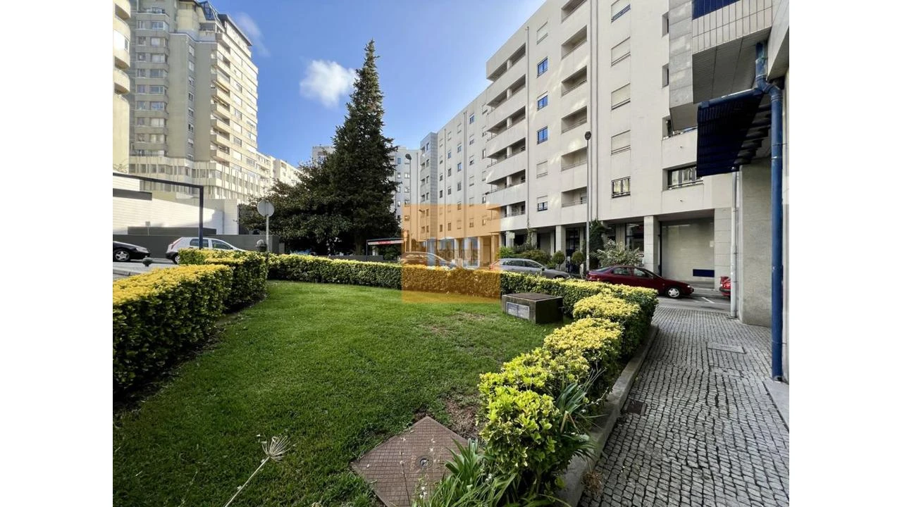 Apartamento T2 para Arrendamento em Lordelo do Ouro e Massarelos Foto 29