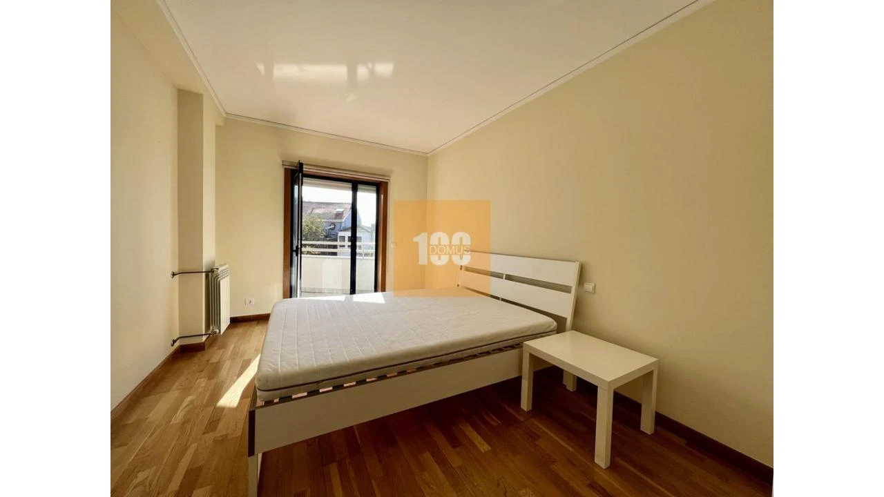 Apartamento T2 para Arrendamento em Lordelo do Ouro e Massarelos Foto 22