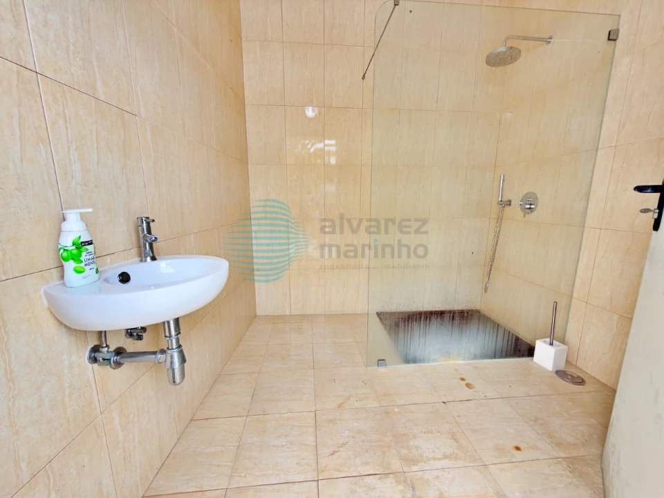 Moradia T4 para Venda em Carvoeira e Carmões Foto 54