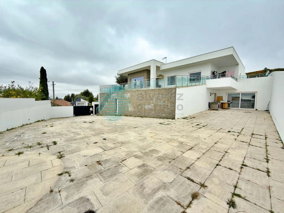 Moradia T4 para Venda em Carvoeira e Carmões Foto 58