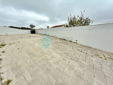 Moradia T4 para Venda em Carvoeira e Carmões