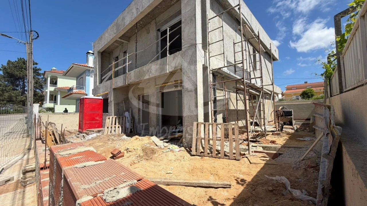 Moradia T4 para Venda em Amora Foto 2