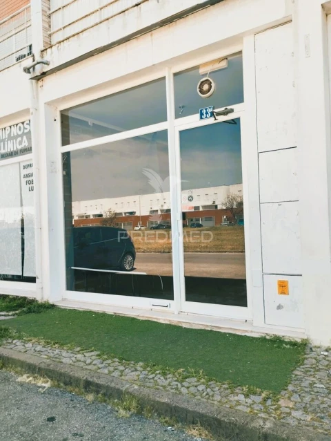 Loja para Venda em Malagueira e Horta das Figueiras