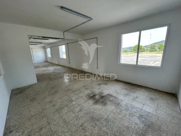 Armazém para Arrendamento em Rio de Moinhos