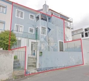 Moradia T6 para Venda em Angra (Nossa Senhora da Conceição)