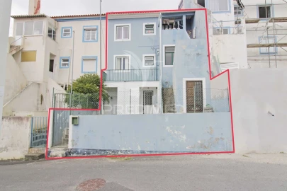 Moradia T6 para Venda em Angra (Nossa Senhora da Conceição)