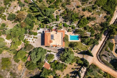 Moradia T4 para Venda em Santa Barbara de Nexe