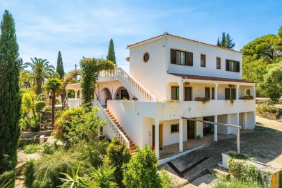 Moradia T4 para Venda em Santa Barbara de Nexe