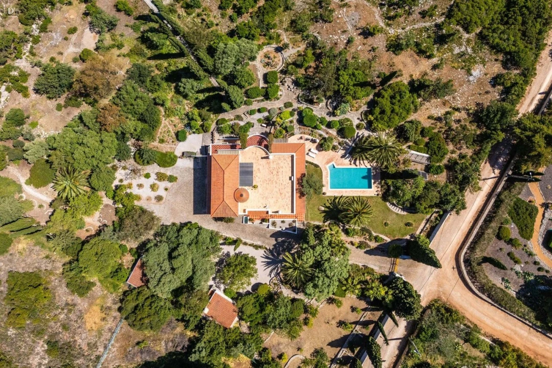 Moradia T4 para Venda em Santa Barbara de Nexe Foto 17
