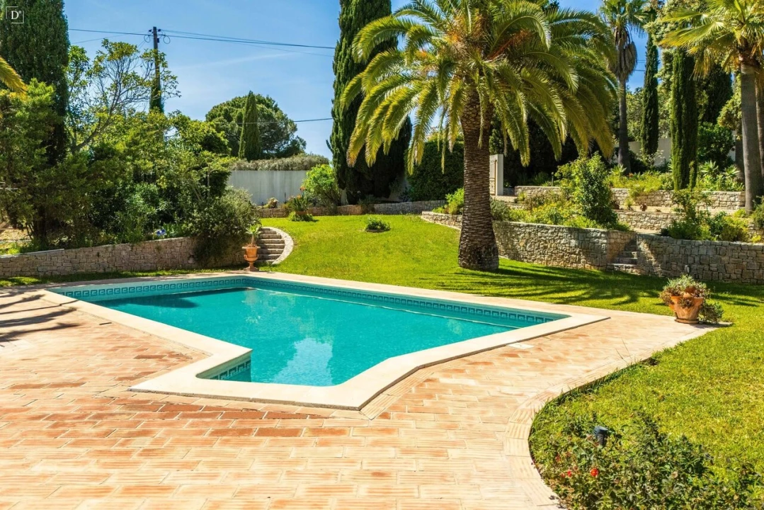 Moradia T4 para Venda em Santa Barbara de Nexe Foto 7