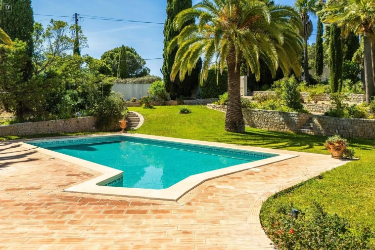 Moradia T4 para Venda em Santa Barbara de Nexe Foto 7