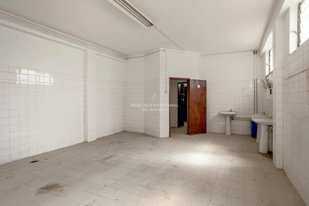 Armazém para Venda em Torres Novas (Santa Maria, Salvador e Santiago) Foto 18