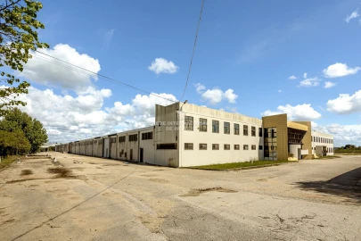 Armazém para Venda em Torres Novas (Santa Maria, Salvador e Santiago)
