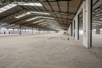 Armazém para Venda em Torres Novas (Santa Maria, Salvador e Santiago)