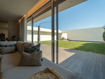 Moradia T4 para Venda em Gulpilhares e Valadares