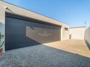 Moradia T4 para Venda em Gulpilhares e Valadares